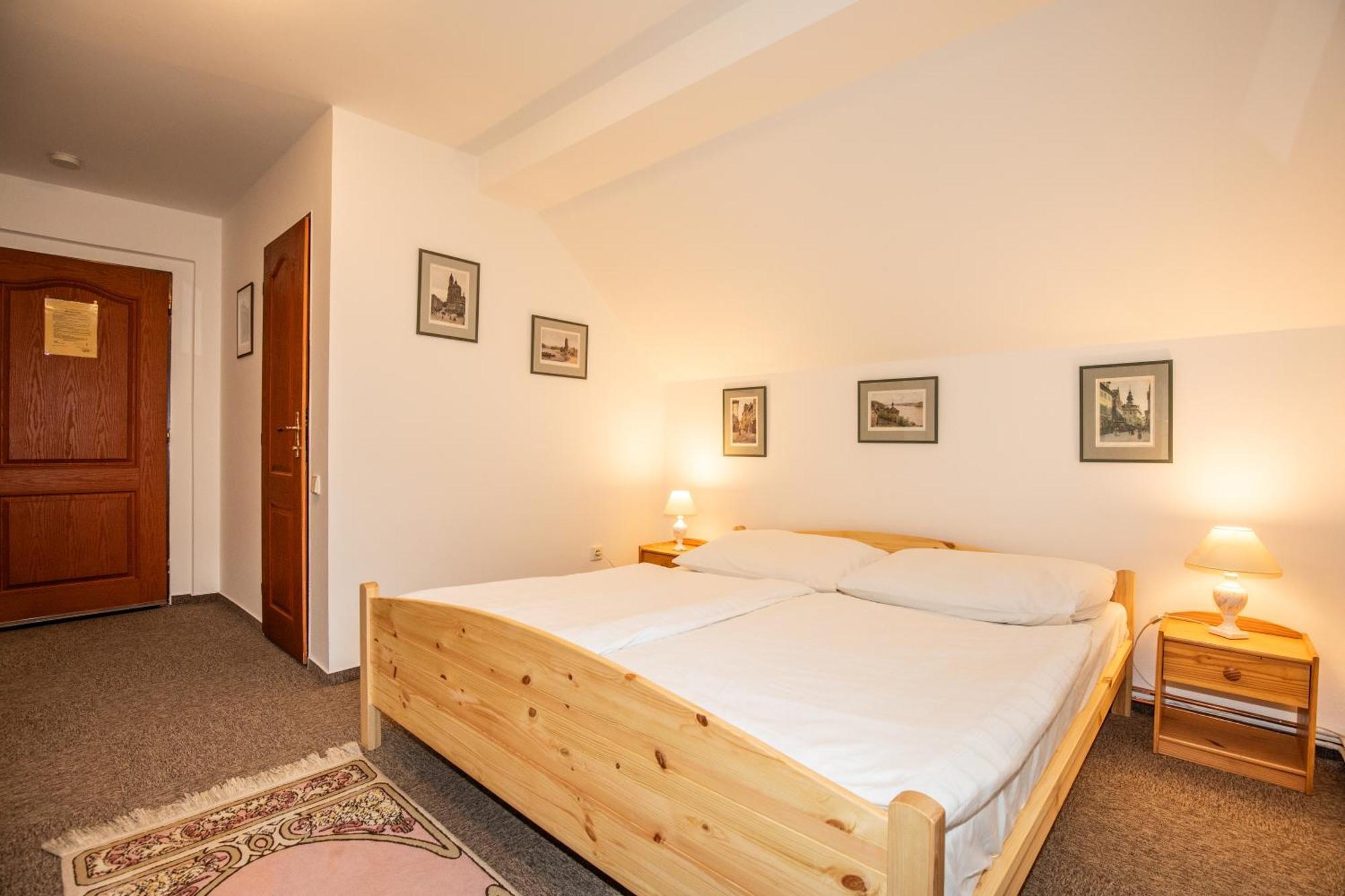 Resort U Jelena Křivoklát Cameră foto