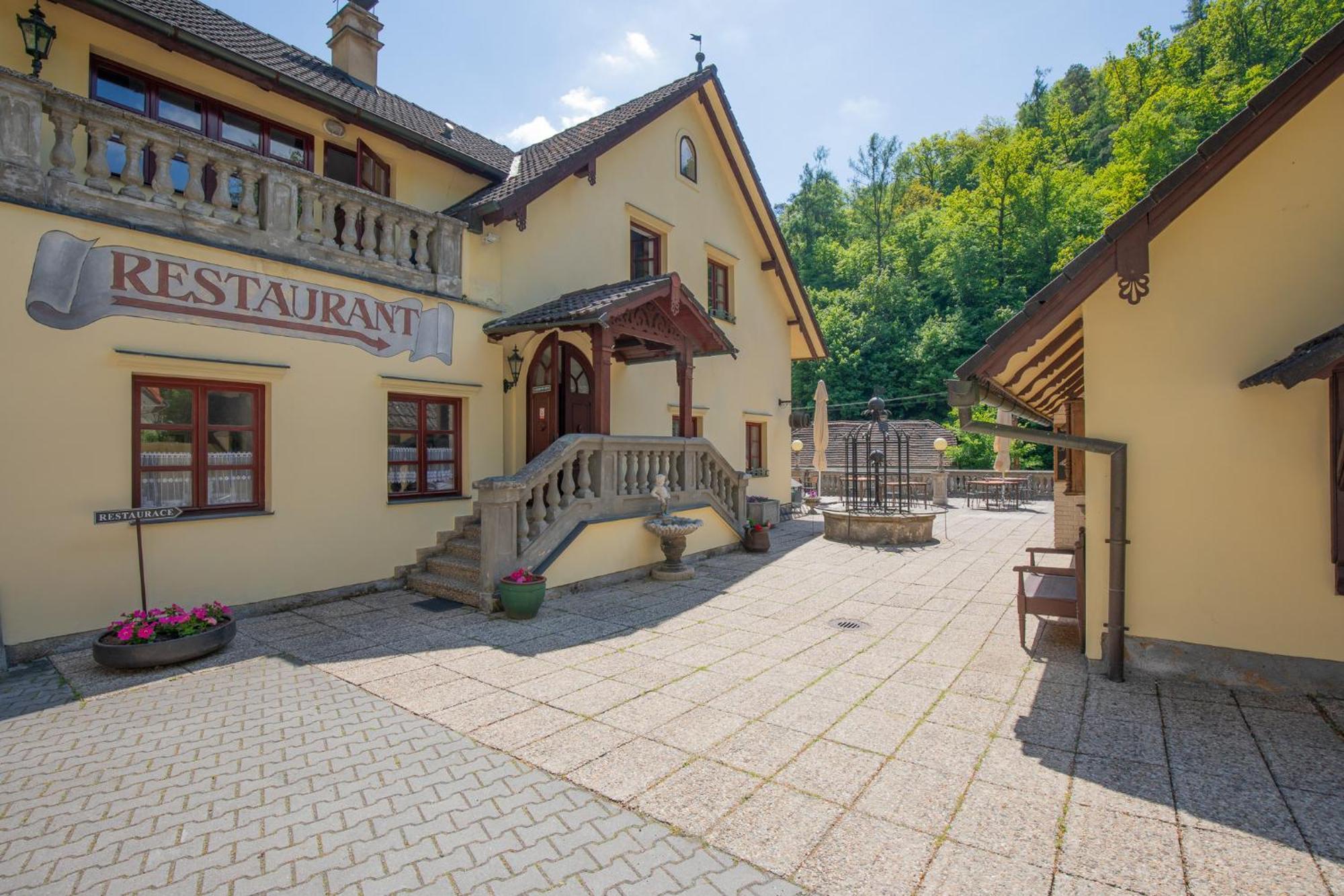 Resort U Jelena Křivoklát Exterior foto